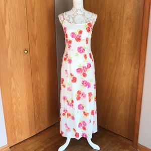 NWOT dress by Adrienne Vittadini. Size 6